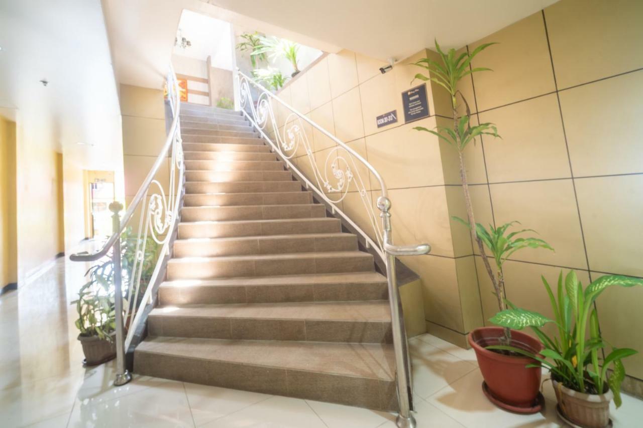 Oyo 197 Sunny Point Hotel Davao Exterior foto